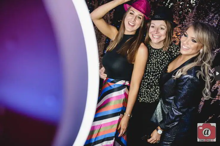 Social photo booth rental